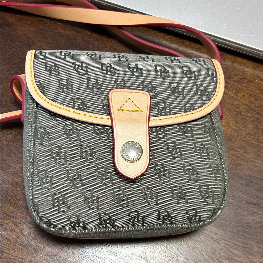 Ivy Green Crossybody Bag
